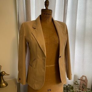 Vintage Etienne Aigner blazer.